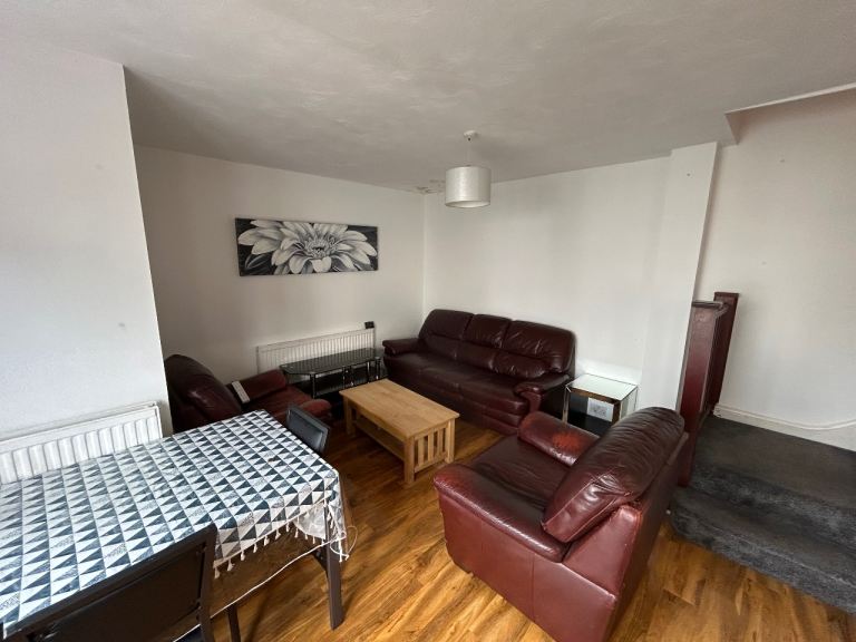 2 bed house for rent - Seconds away from Egham station and a short walk to RHUL