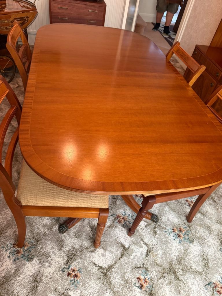 Wooden Extendable Dining Table with 4 Chairs – Good Condition