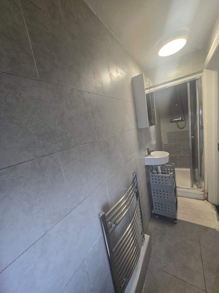 Double Room to rent (Suitable for couples)