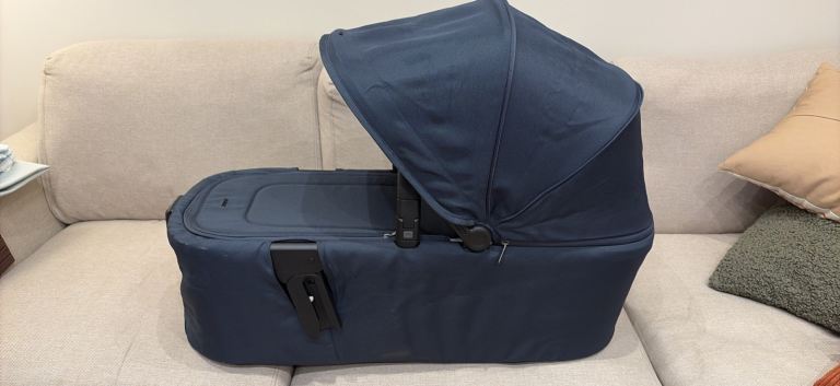 Joolz Aer 2 Navy Blue Baby Carrycot / Bassinet 