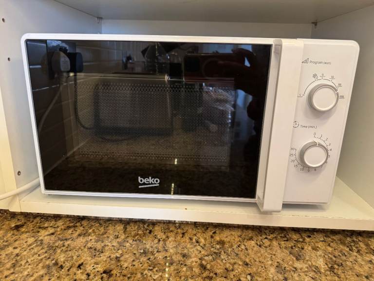 Beko Microwave Oven – White