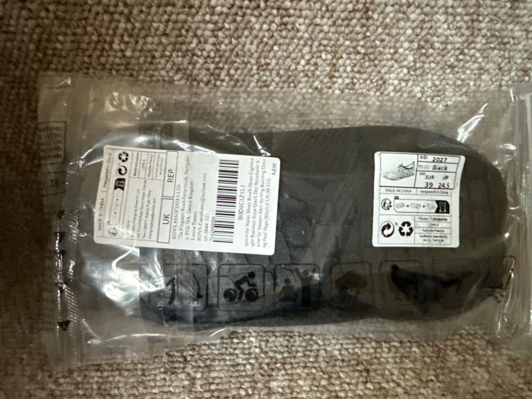 Brand New Black Pool Slippers UK Size 5 for poop classes