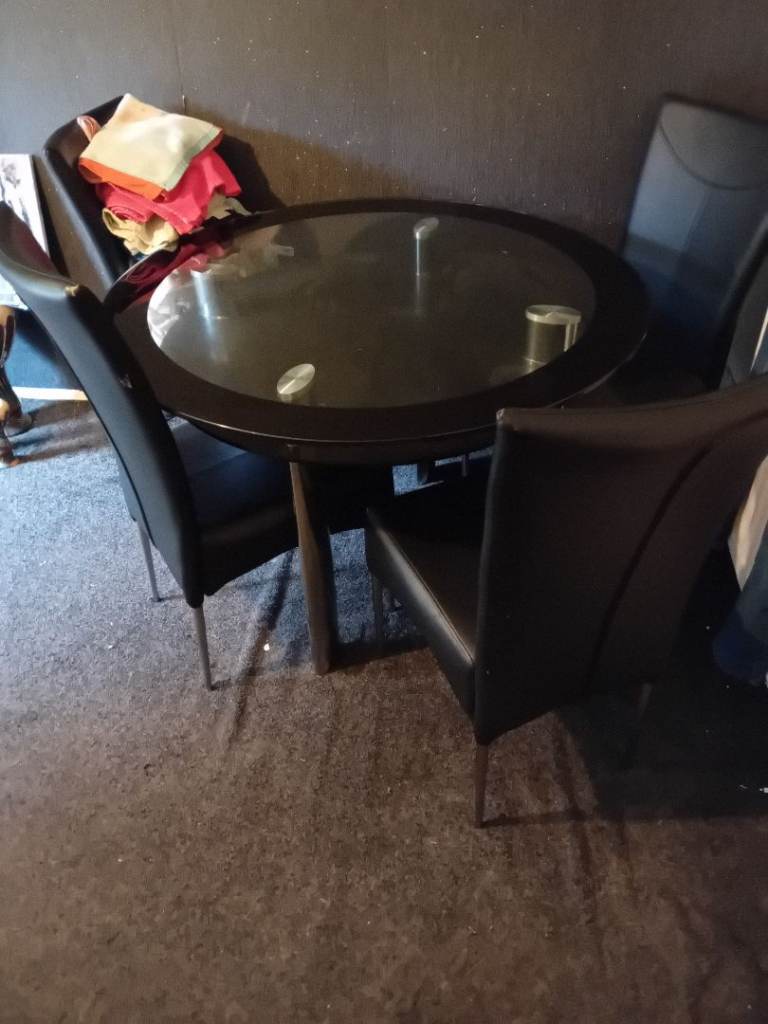Dining room table and chairs 