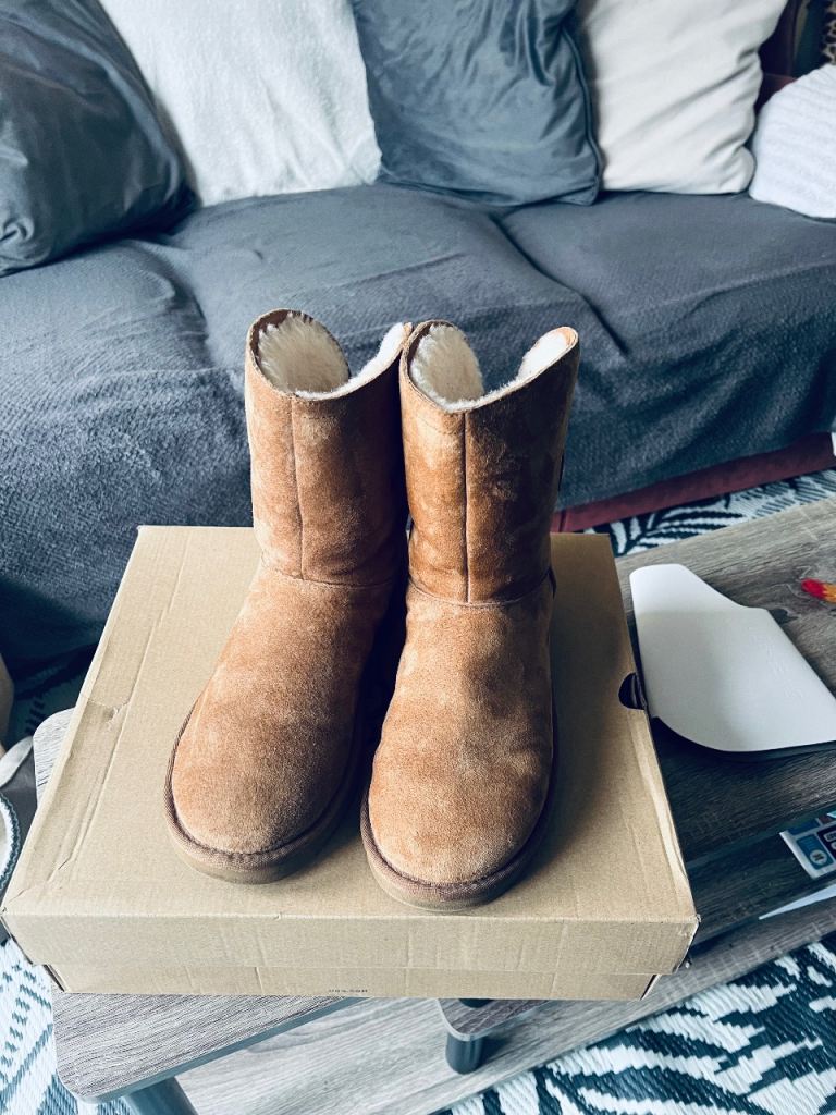 Ugg Boots size 6 chestnut