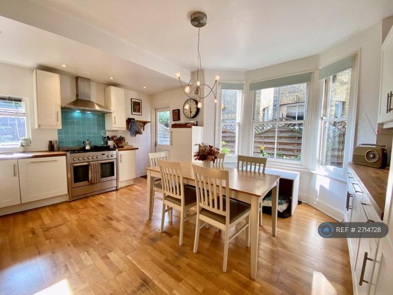 2 bedroom flat in Nevis Road, London, SW17 (2 bed) (#2714728)