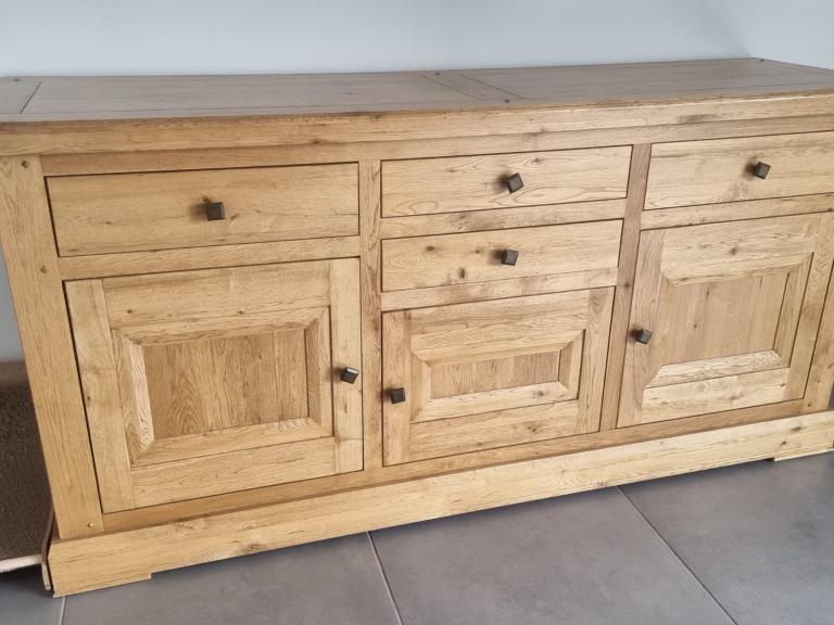 Solid oak dinning table, chairs and sideboard 