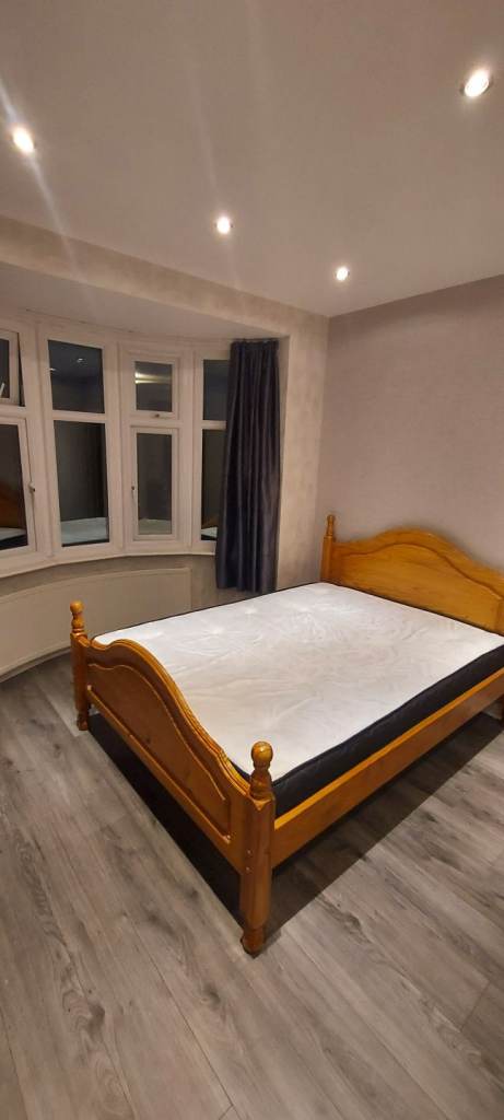 ROOM TO RENT