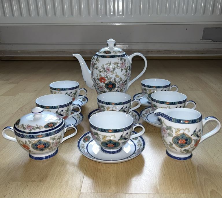 Brand New Thomas' Kiln Trisa Super Fine Porcelain 17 Pieces Tea Set 