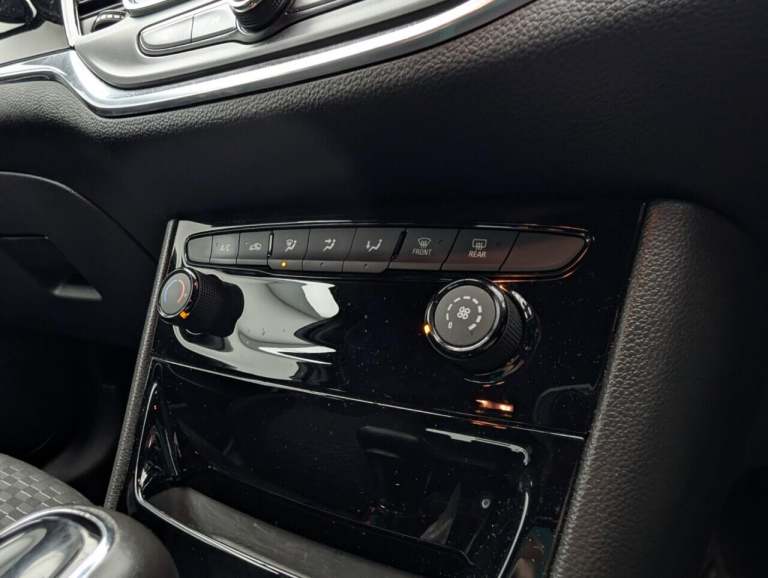 2016 Vauxhall Astra 1.6 CDTi BlueInjection SRi Hatchback 5dr Diesel Auto Euro 6 (136 ps) TINTED H...