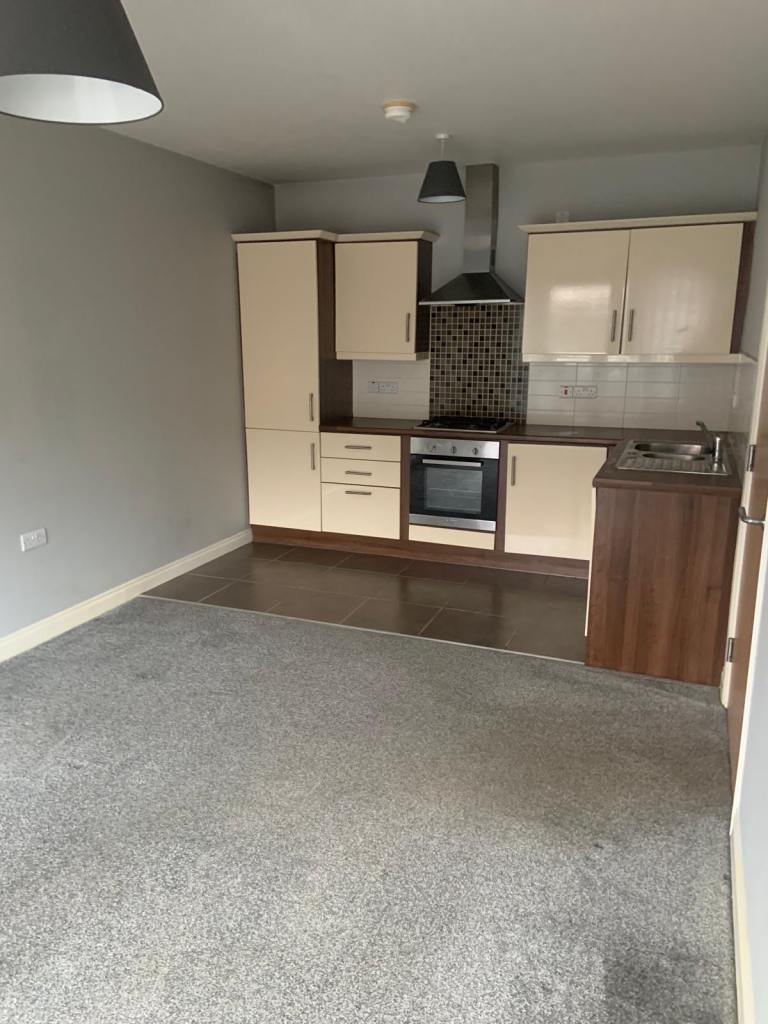 To Let:  Two-Bedroom Property walking distance to Belfast City Centre. available immediately 