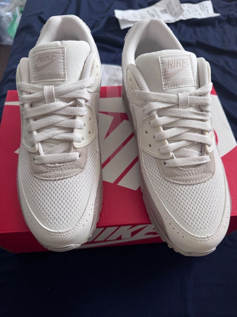 Brand New Nike Trainers - Men's White, Size 8