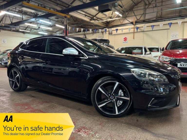 Volvo V40 2.0 T5 R-Design Lux Nav Hatchback 5dr Petrol Geartronic Euro 6 (s/s) (245 p Petrol Auto...
