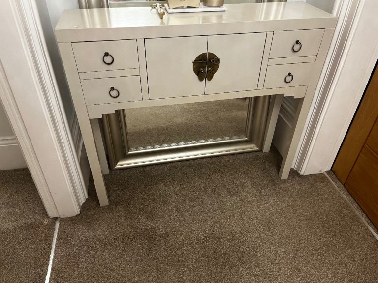 2 Console Tables, £20 for the 2