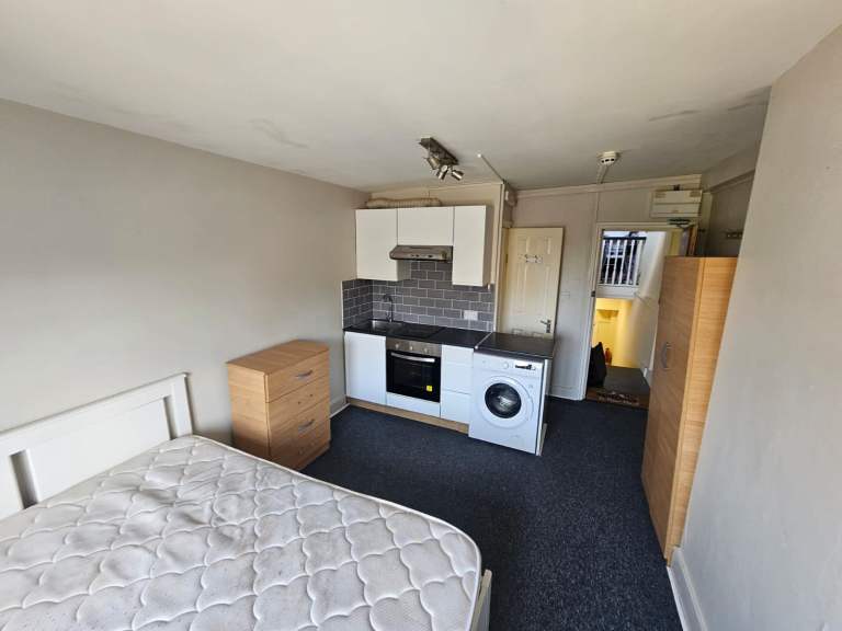 Studio Flat, Park Parade, Harlesden, NW10
