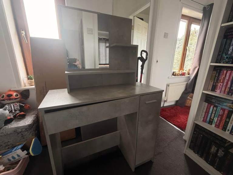 Grey dressing table