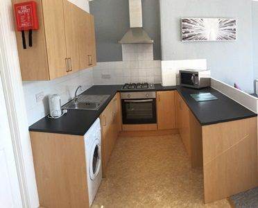 1-bed flat near city centre | Available NOW