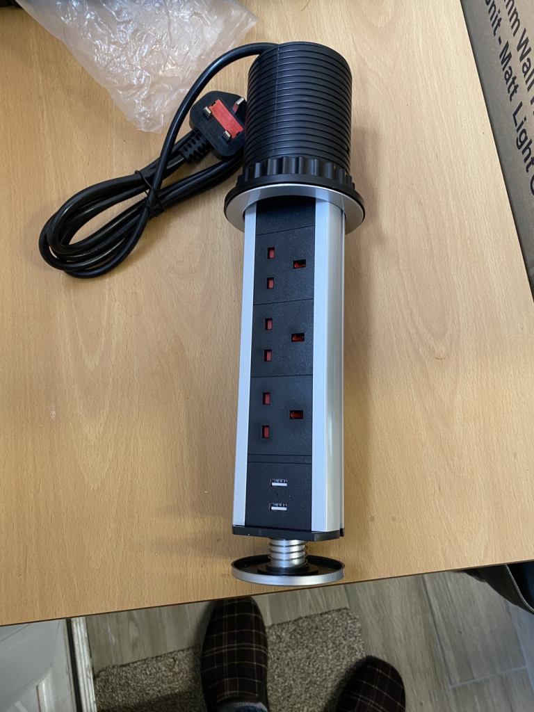 Triple pop up electrical power point 