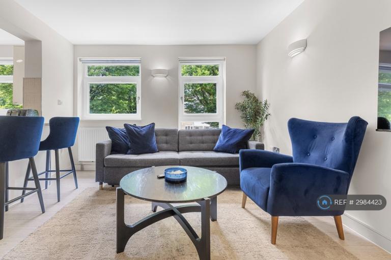 2 bedroom flat in Bron Court, London, NW6 (2 bed) (#2984423)