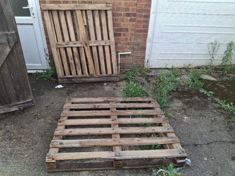 Used Wooden Pallets – Fair Condition, Ready for Projects
