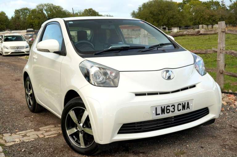 Toyota IQ 1.0 VVT-i 2 Hatchback 3dr Petrol Multidrive Euro 5 (68 ps) Petrol Automatic
