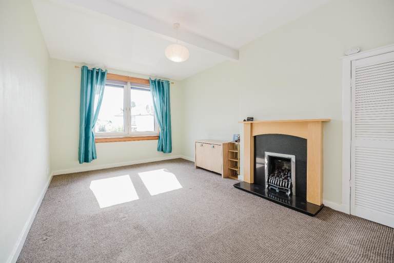 Beautiful, 2 bedroom, upper-villa near Gorgie Road – available October