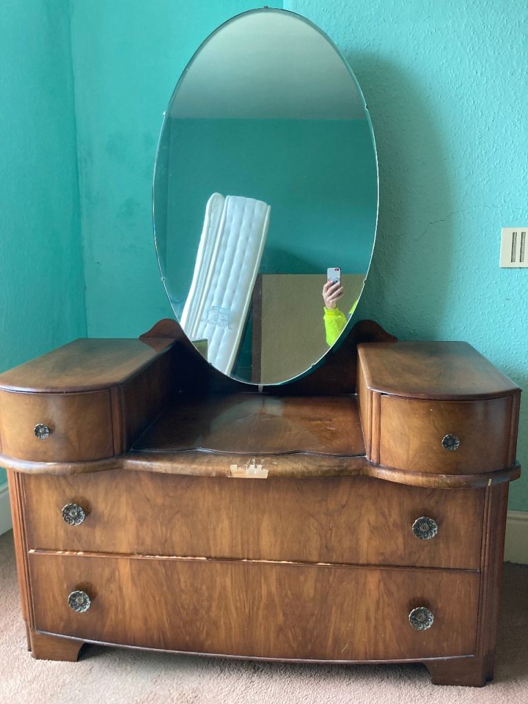 Dressing table with mirror. 