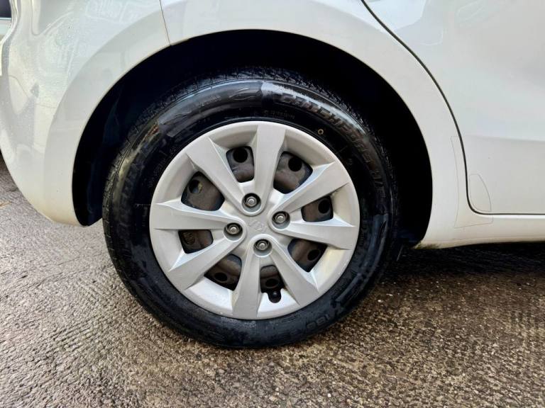 2013 Kia Rio 1.25 1 5dr HATCHBACK PETROL Manual