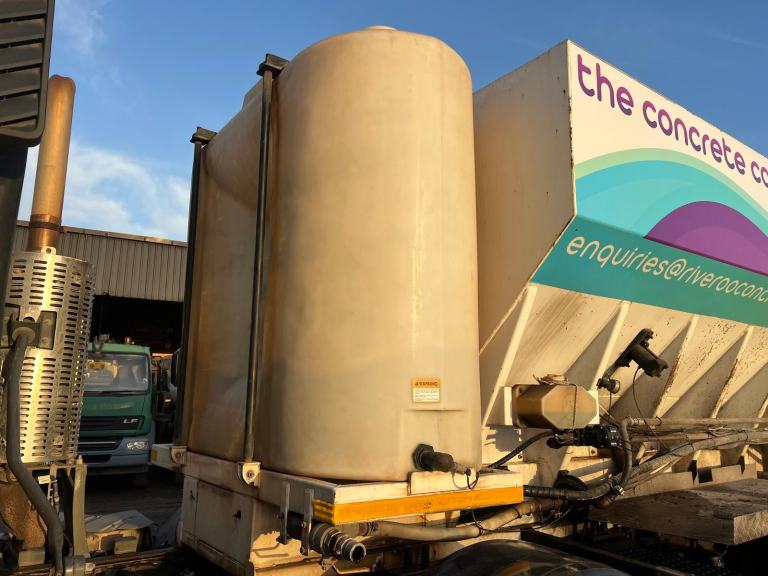 Renault C (C) 430 8x4 , BAYLYNX VOLUMETRIC MIXER JUST ARRIVED . CALL FOR DETAILS