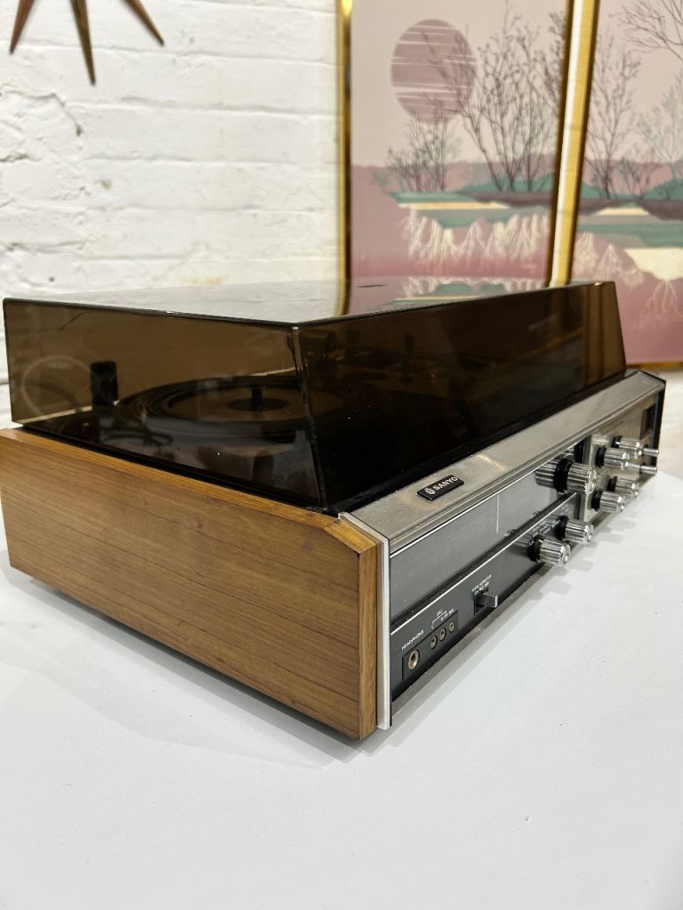 Sanyo Model GXT 4520KL- 2  Music Centre  