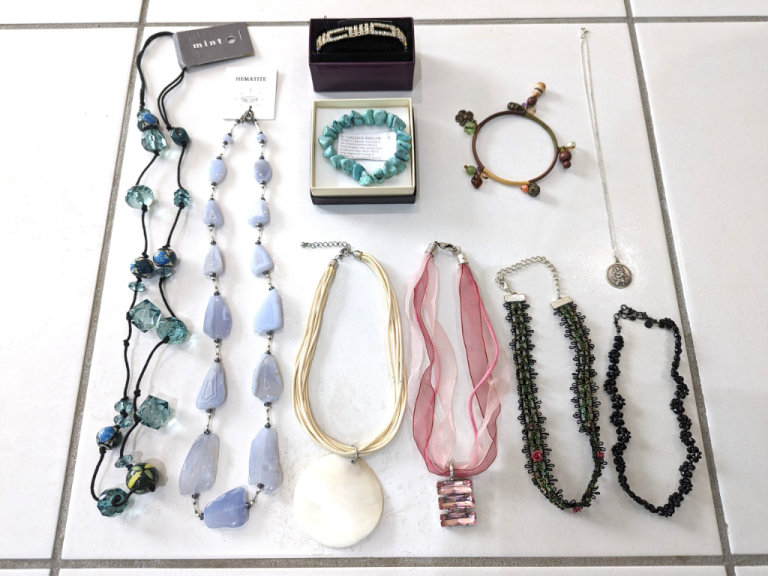 5 NECKLACES 2 CHOKERS 3 BRACELETS M&S BULATTI JON RICHARD CHALCEDONY SHELL METAL