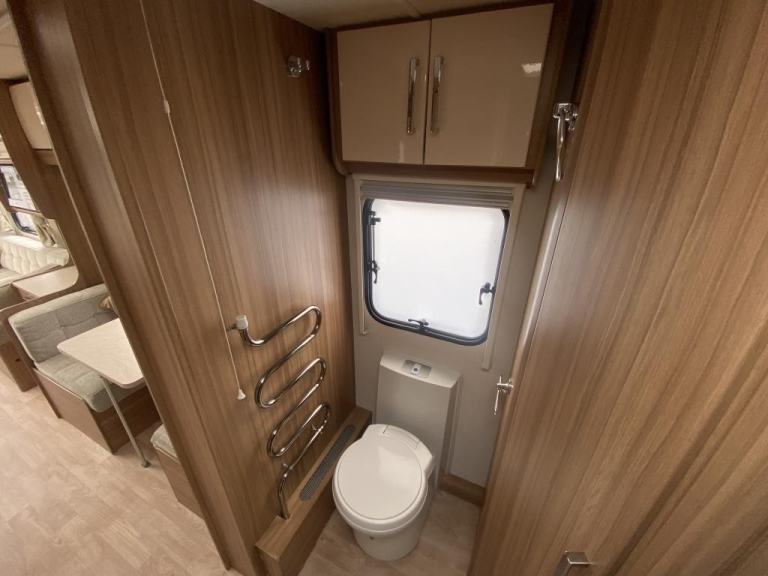 2017 LUNAR CLUBMAN ES LUXURY TOURING CARAVAN