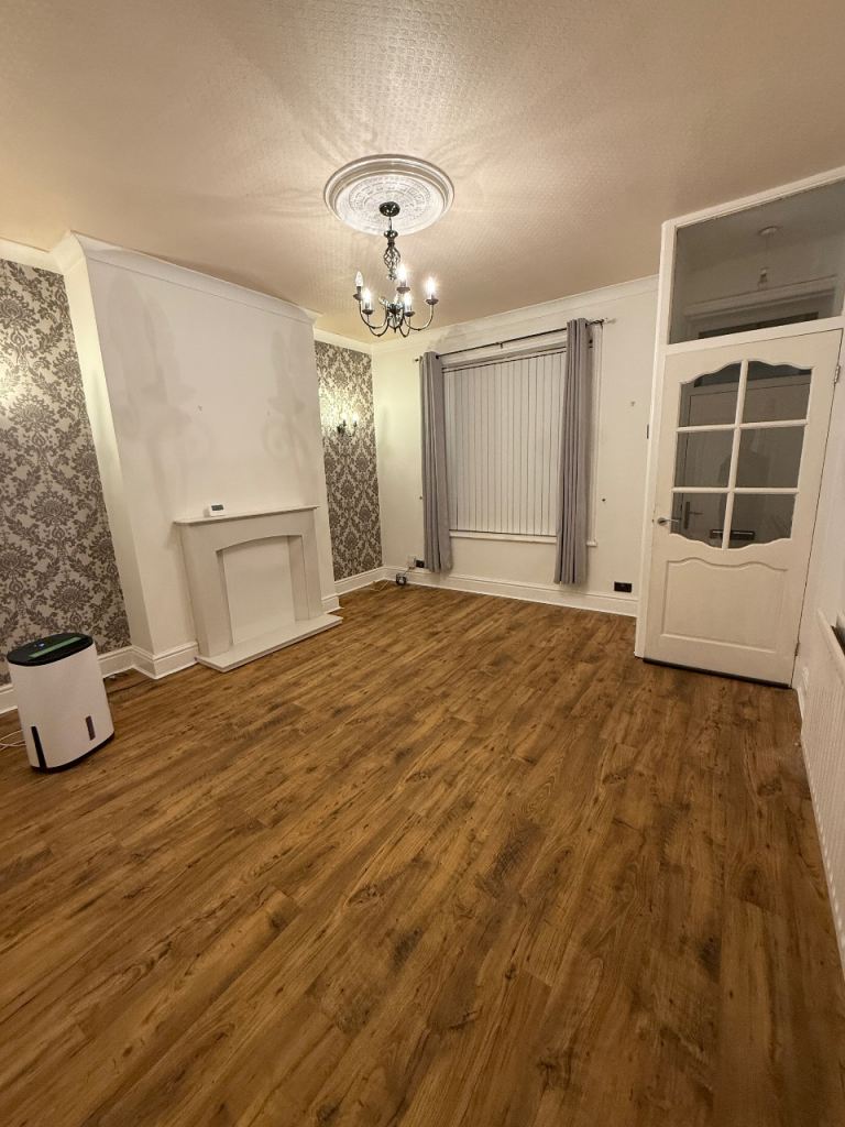 2 bed house CHEAP RENT BL1