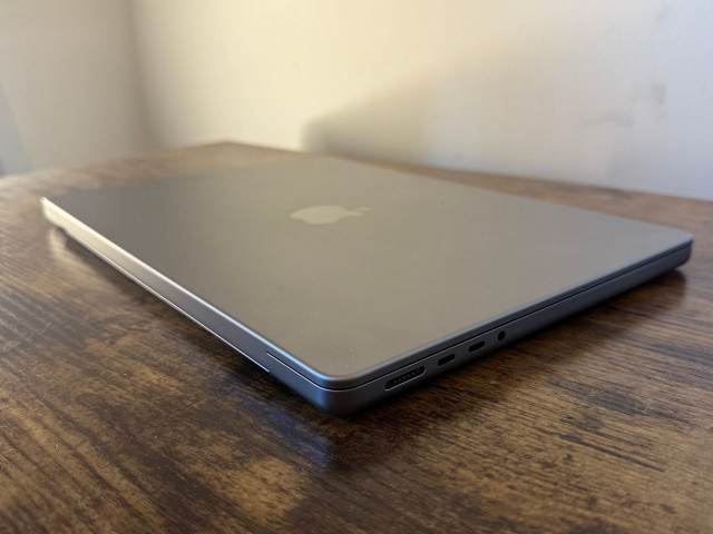 MacBook Pro 14 inch M1 Max / 64GB RAM / 32-Core / 1TB SSD / Space