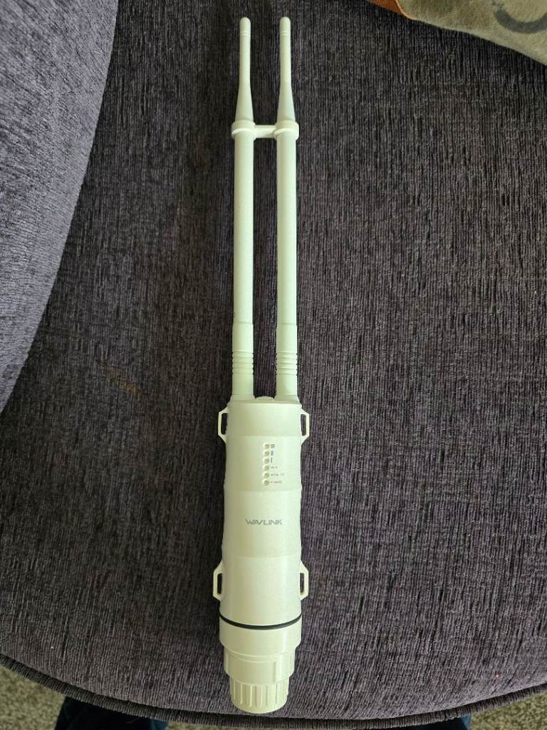 WAVLINK Outdoor WiFi Repeater/AP – Good Condition With Brand New 50 Meter Outdoor Cat 6 Cable.
