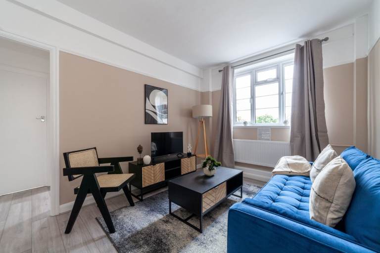 🏙️ MODERN 2-BED W/ LIFT | LONG-TERM | COMPANY LETS WELCOME – CRYSTAL PALACE SE20