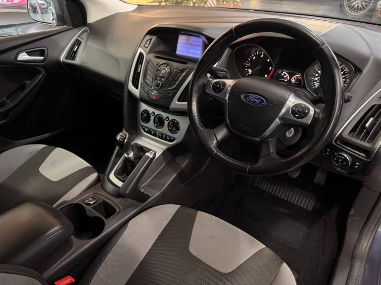 2014 Ford Focus 1.6 TDCi 115 Zetec Navigator 5dr HATCHBACK DIESEL Manual