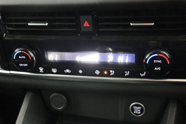 2022 Nissan Qashqai 1.3 DIG-T MHEV Acenta Premium 5dr (APPLE CAR PLAY, REV CAMERA) Manual