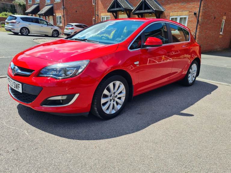 Vauxhall, ASTRA, Hatchback, 2013, Manual, 1956 (cc), 5 doors Low Miles 