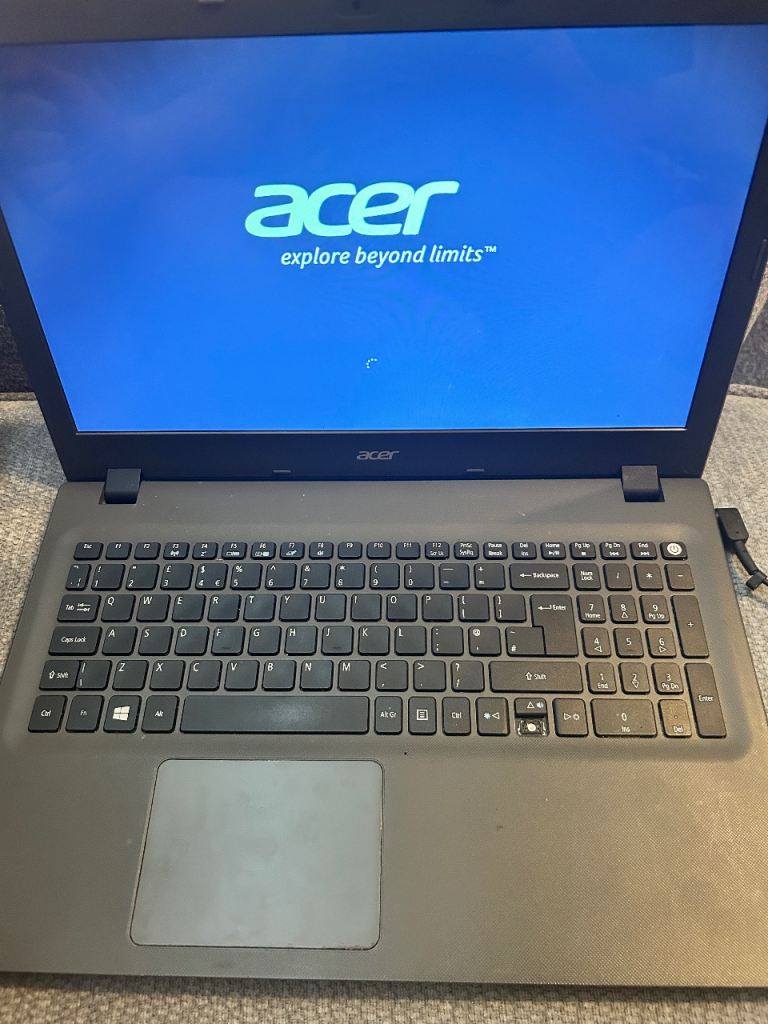 Acer Laptop – Good Condition, Ready for Setup