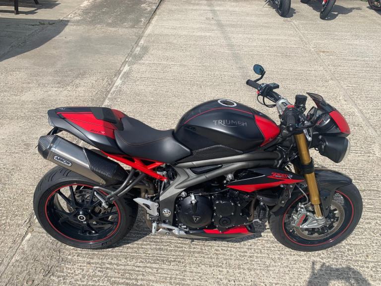 Triumph Speed Triple R 1050 DARK NO22 OUT OF 50