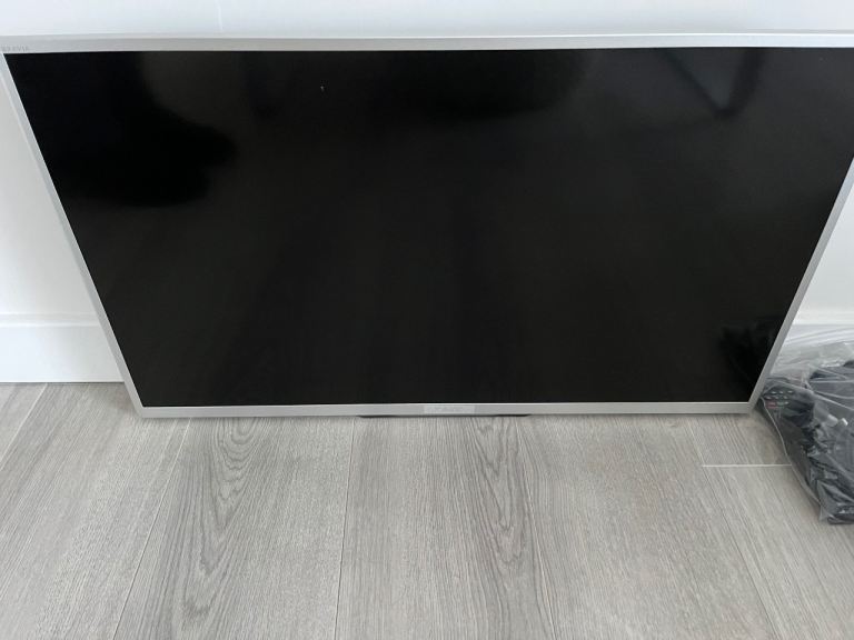 Sony Bravia LCD 32” TV - great condition and working order-no stand