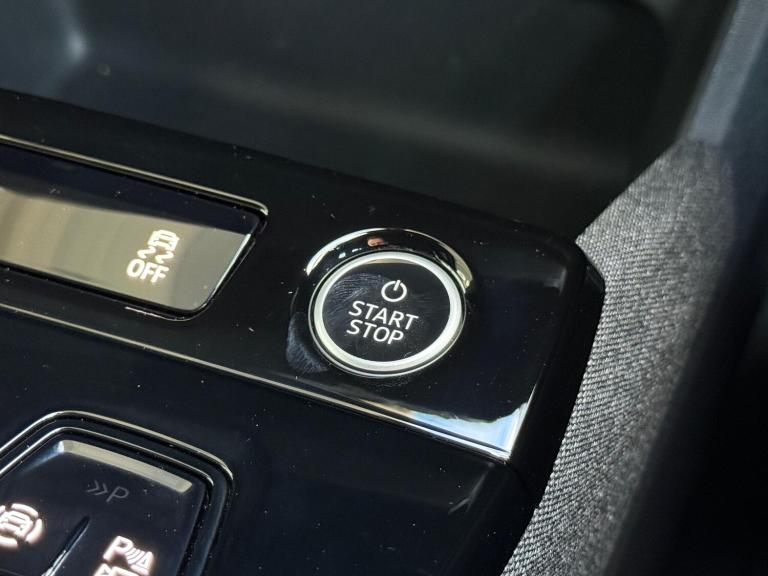 2025 Audi Q6 e-tron 83kWh S line SUV 5dr Electric Auto (252 ps) ESTATE Electric Automatic