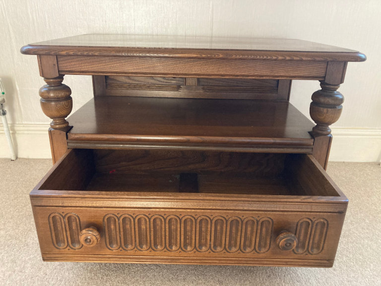 ERCOL 'Warwick' TV stand in 'Golden Dawn' colour