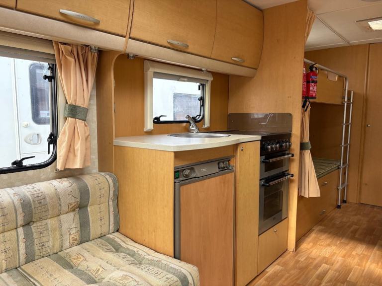 ABBEY AVENTURA 340 -TWIN AXLE- FIXED BUNK BEDS + END WASHROOM 