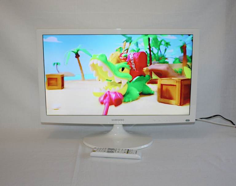 Samsung 24 inch LED TV with Built-in Freeview