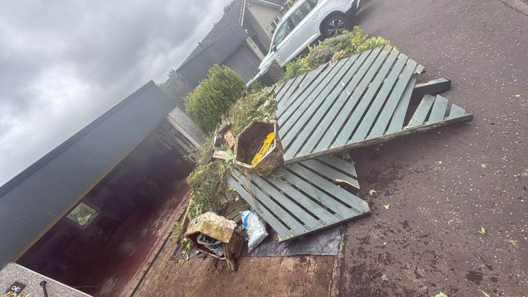 RELIABLE RUBBISH REMOVAL - HOUSE/GARAGE/GARDEN CLEARANCE - BINS EMPTIED - COUCH/MATTRESS UPLIFT