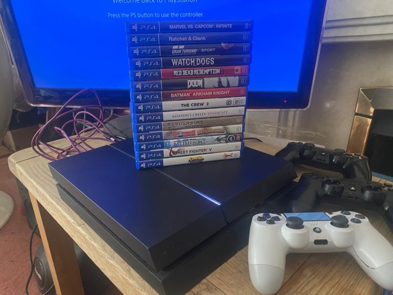 Sony PlayStation PS4 1TB Bundle + 3 controllers + 14 games