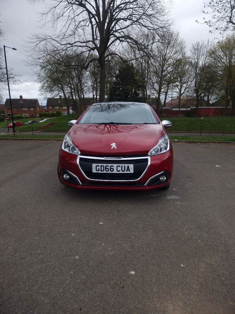 Peugeot 208 (2016) 1.2 PureTech Allure Premium Hatchback 5dr 