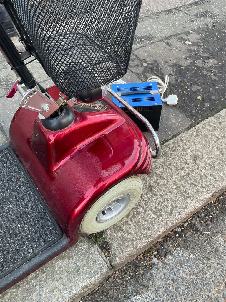 Shoprider delux - Good condition electric mobility scooter -(Cash On collection)
