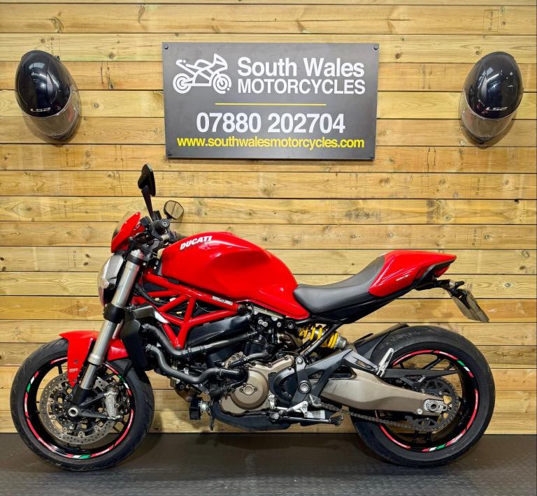 Ducati Monster 821 : 2016 (66) model : just 7675 miles 